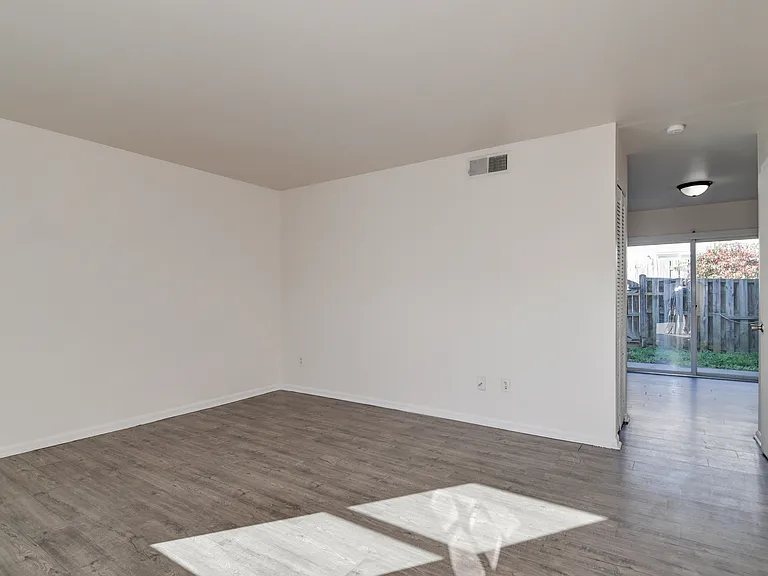 105 Hughey Ct — Photo 17