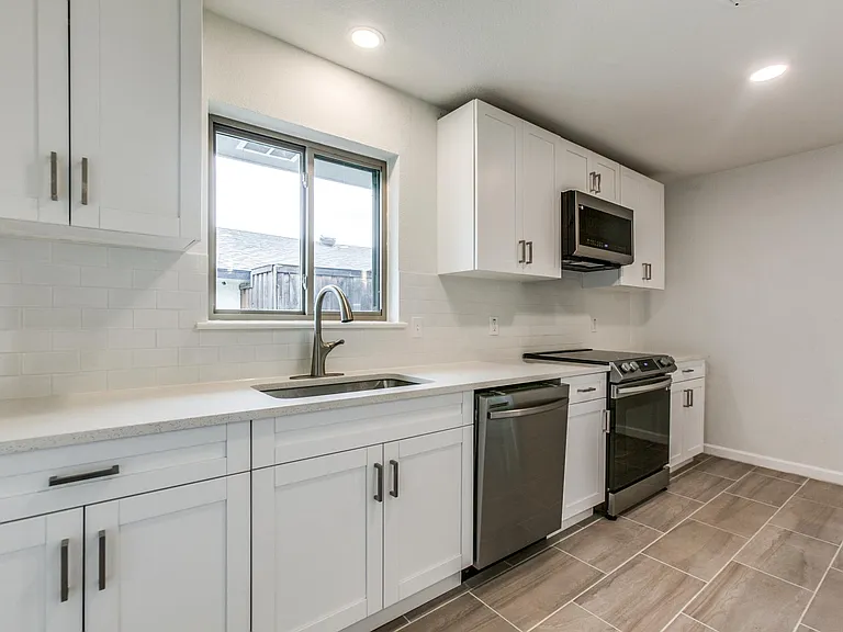 3517 Woodleigh Dr — Photo 11