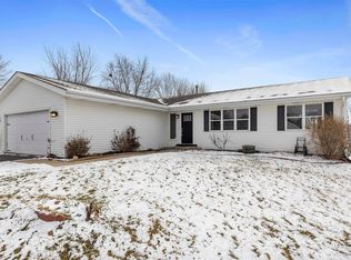 6673 Sawmill Dr, Roscoe, IL 61073