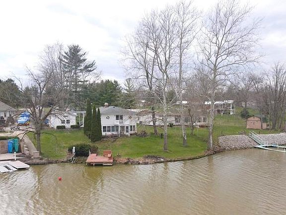 2nd image of 895 Lakeview Dr