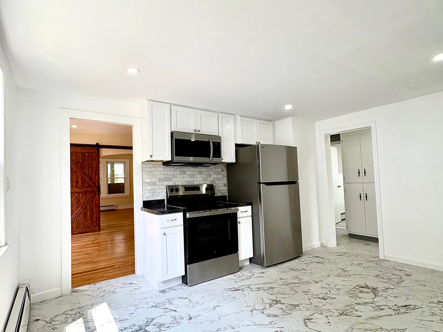 3 bed, 1250 sqft, $2,100 — Photo 1