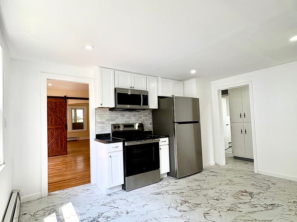 1st image of 1455 Corbin Ave #1