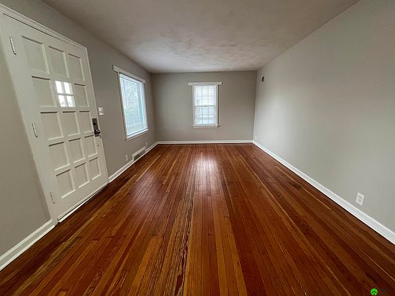 3rd image of 130 S 38th St