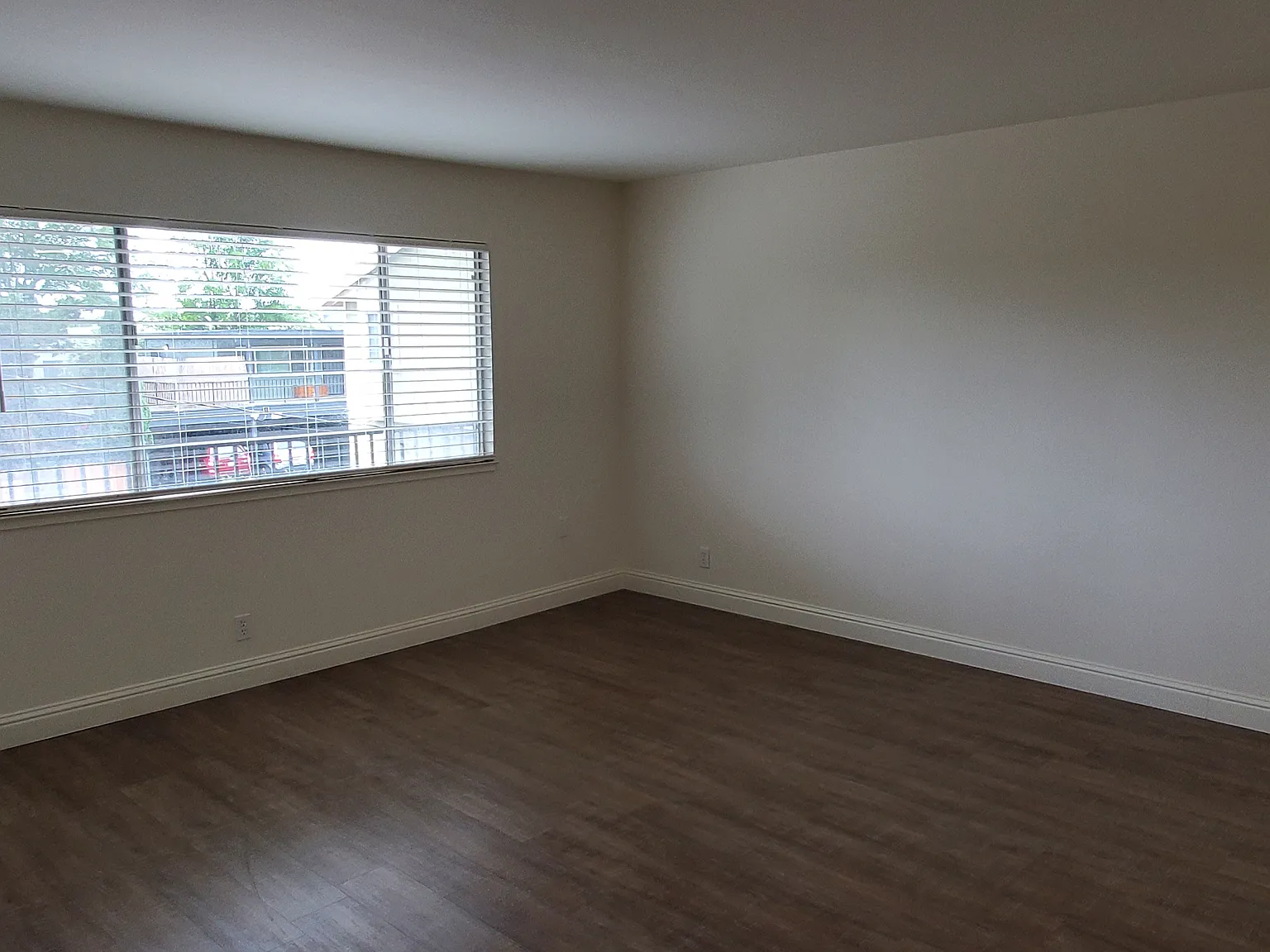2 bed, 919 sqft, $2,350 — Photo 2
