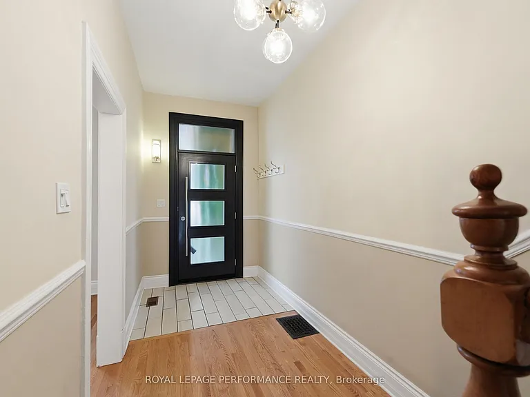 284 Crichton St — Photo 4