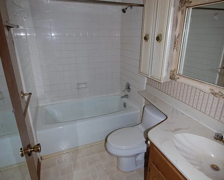 6102 North Woodview — Photo 10
