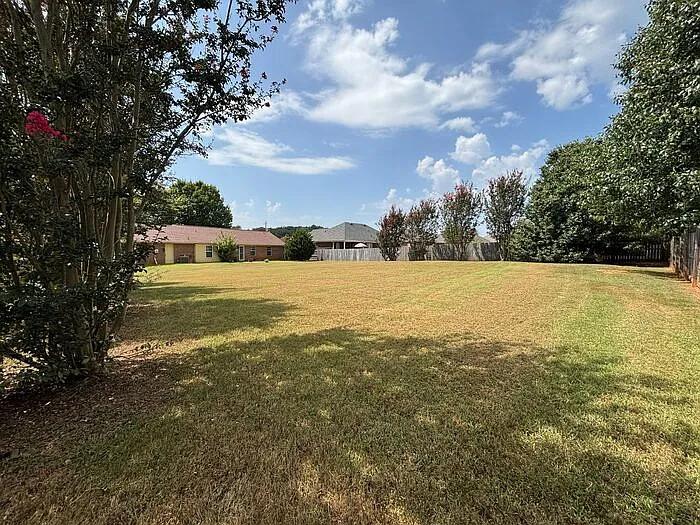 3 bed, 2.0 bath, 1284 sqft, $1,650 — Photo 2