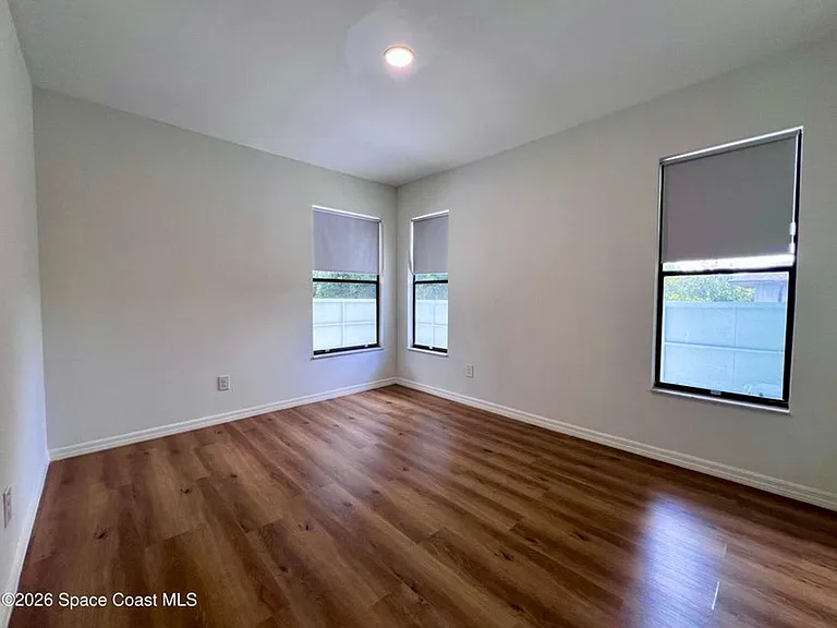 1914 Dipol Courtway — Photo 11
