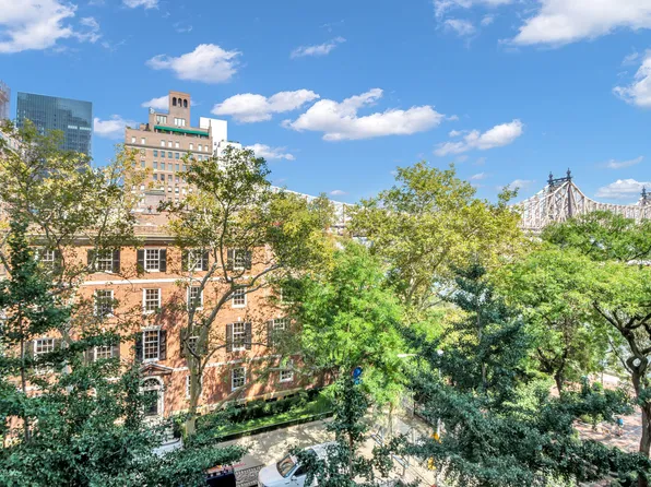 1 Sutton Place South image 12 of 26