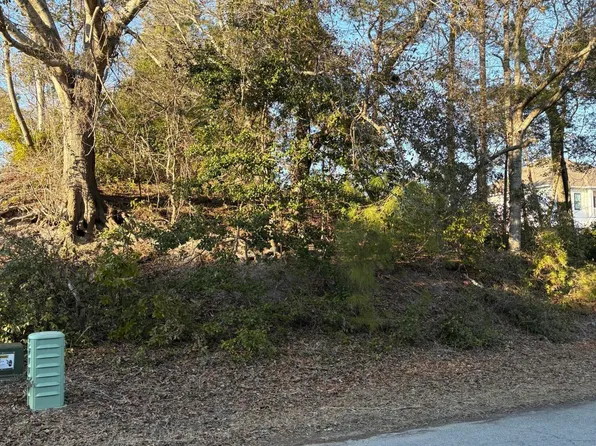 8714 Emerald Plantation Road, Emerald Isle, NC 28594