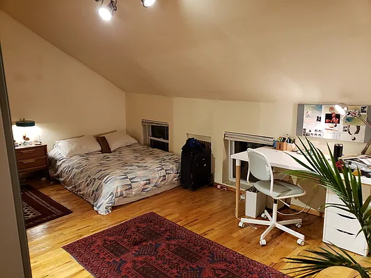 Rented by MCR Realty | media 21