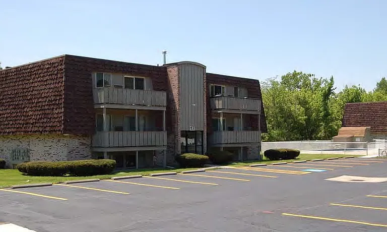 Sycamore Apartments — Photo 1