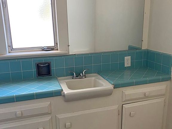 5th image of 310 W Chapel St APT L