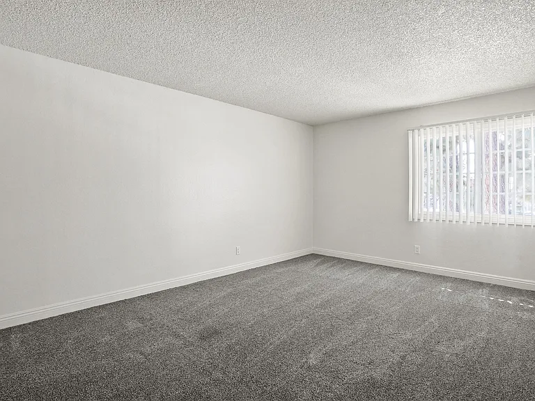 Stonehedge Apartments — Photo 13