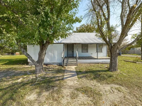 211 S 7th St, Jarrell, TX 76537