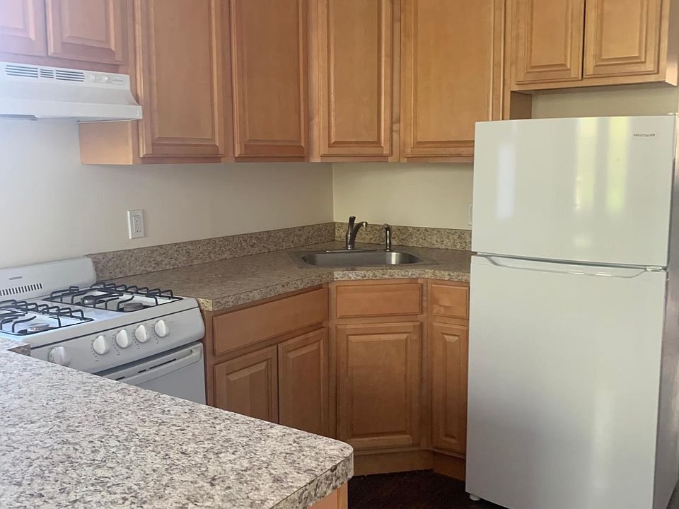1st image of 32 Maynard St #1
