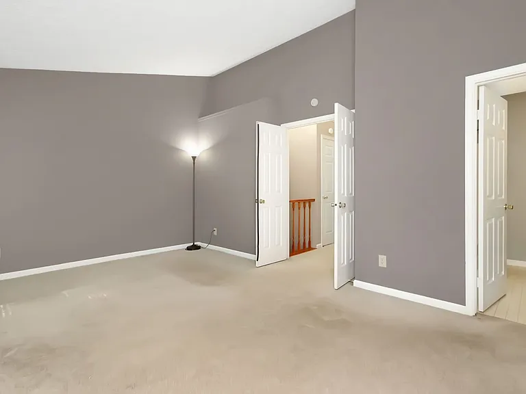 127 Sterling Ct — Photo 14