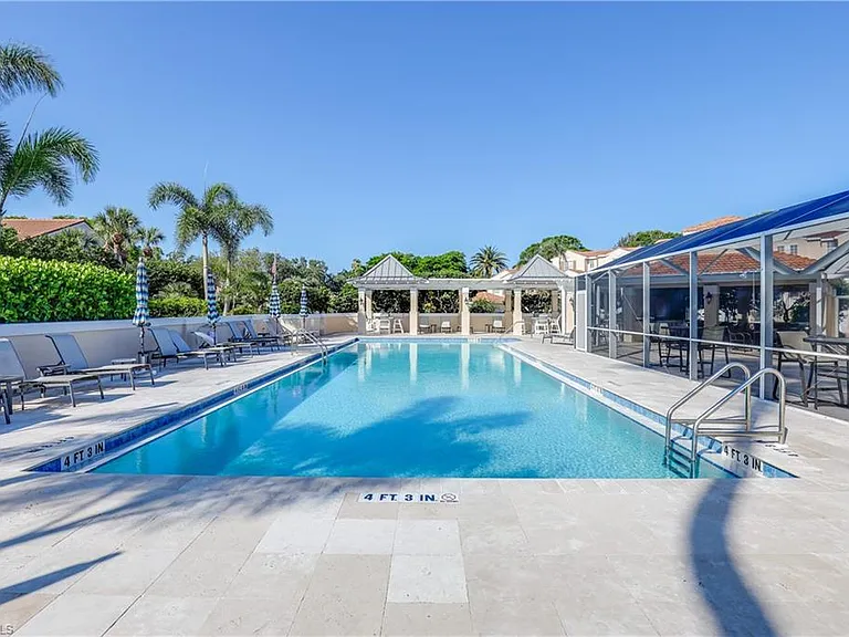 8415 Excalibur Cir #B10 — Photo 24