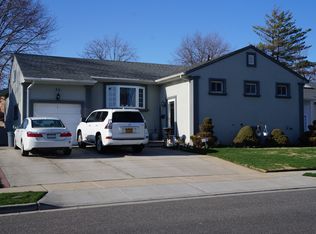 46 Cloverfield Rd S, Valley Stream, NY 11581
