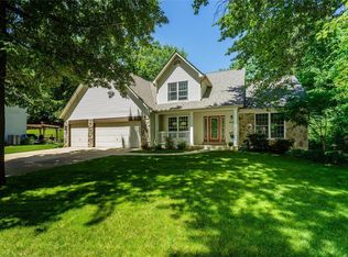 447 Valley Manor Dr, Ballwin, MO 63021