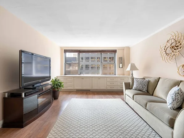 209 E 56th St APT 9E, New York, NY 10022