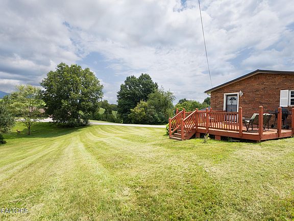3rd image of 539 Fulton Rd