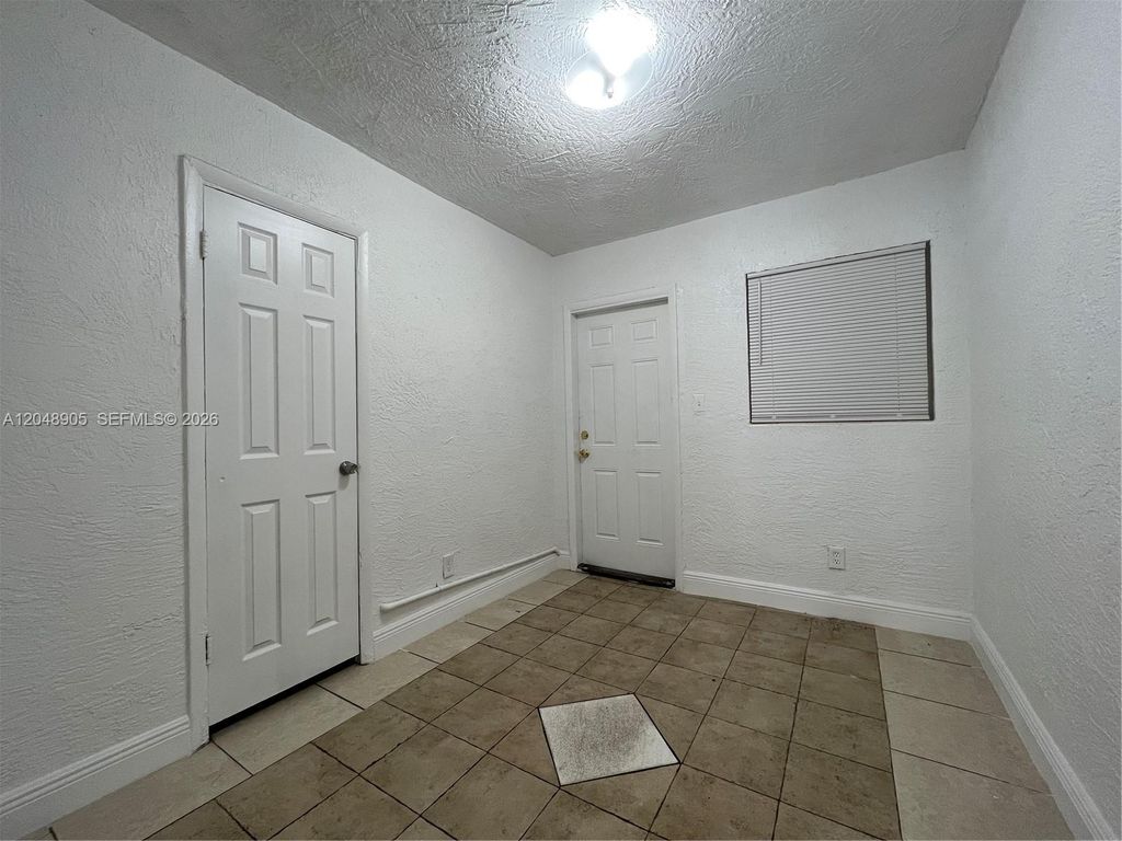 3028 NW 2nd St, photo 6
