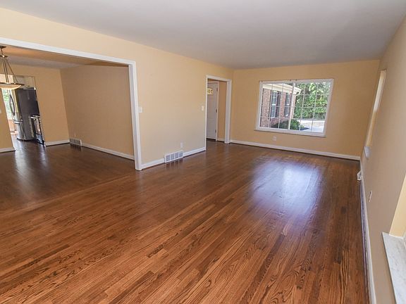 4th image of 2739 Cyclorama Dr
