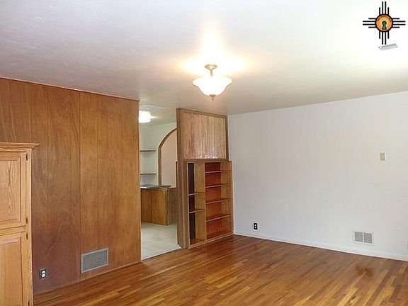 5th image of 3008 Raybun St