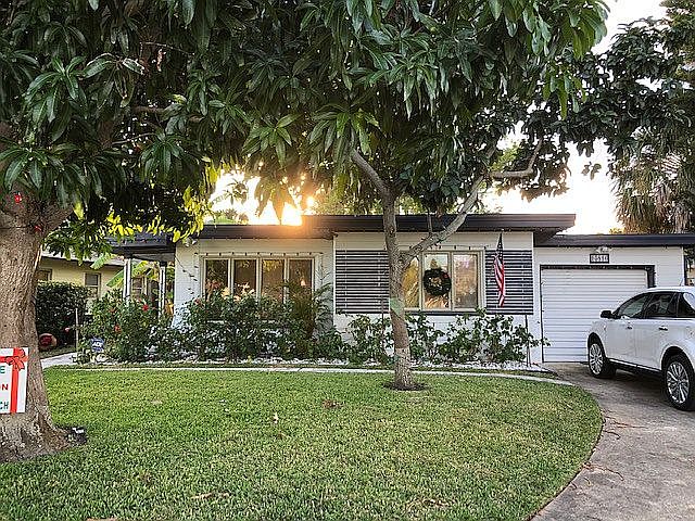 2nd image of 15816 Redington Dr