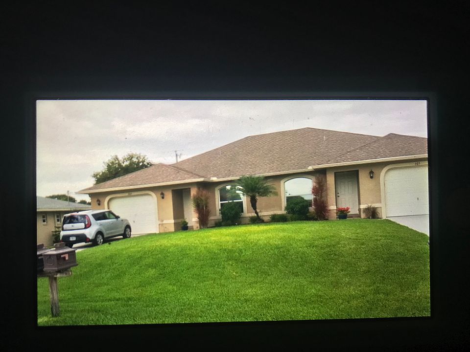 1st image of 605 SE Van Loon Ter