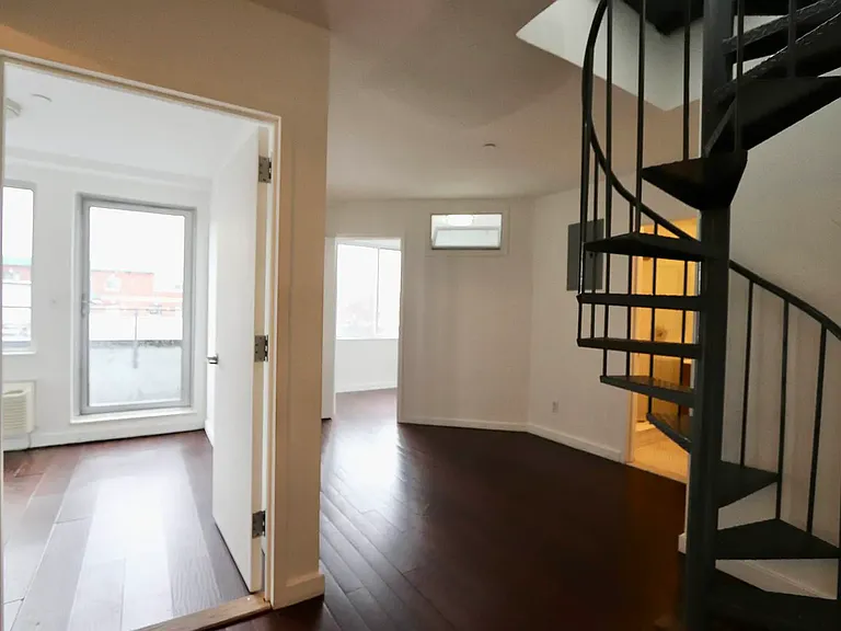 286 Stanhope St #4 — Photo 9