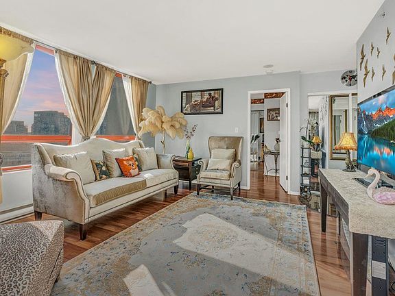 4th image of 811 Helmcken St #1904