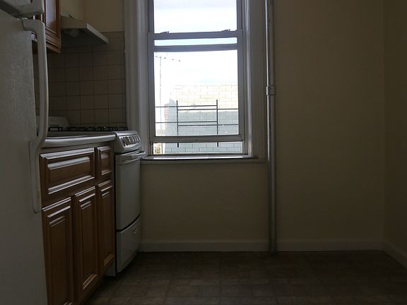 5th image of 2409 84th St APT D1