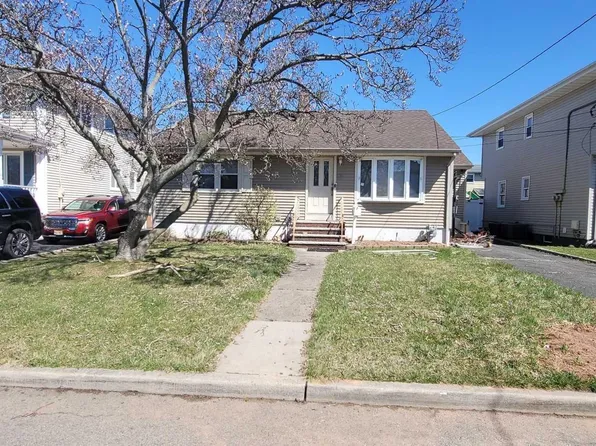 12 Robert Ct, Lodi, NJ 07644
