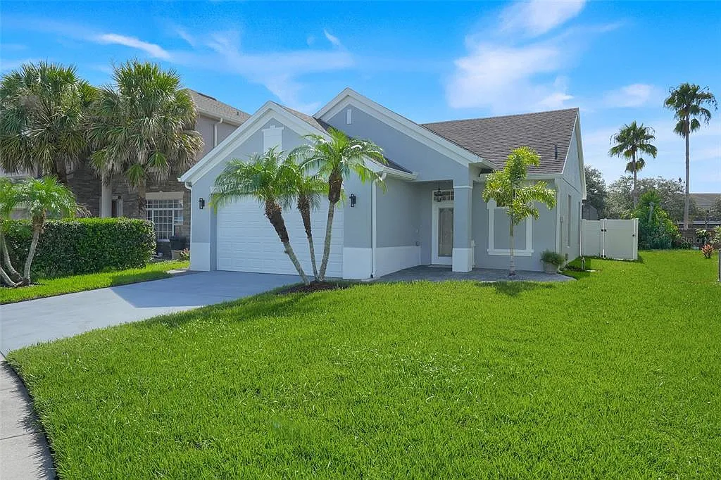 3 bed, 2.0 bath, 1423 sqft, $2,600 — Photo 3