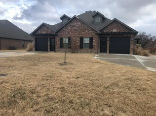 4856 N Castlewood Ln Duplex, Springdale, AR 72764
