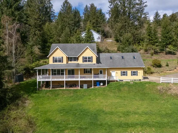 8100 Briar Ln, Tillamook, OR 97141