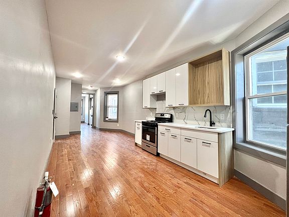 3rd image of 39 Van Wagenen Ave #4RR