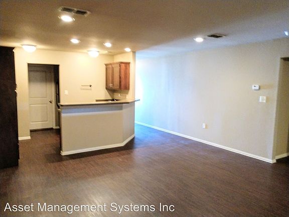 3rd image of 1019 & 1021 S Welch St