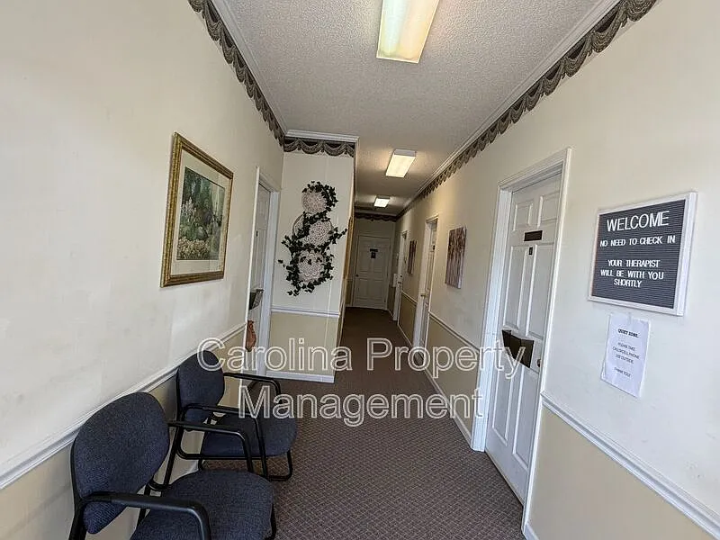 Studio, $385 — Photo 2
