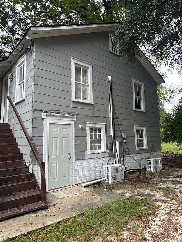 2 bed, 1.0 bath, $900 — Photo 1