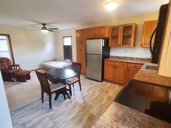 5th image of 206 Mann St #2