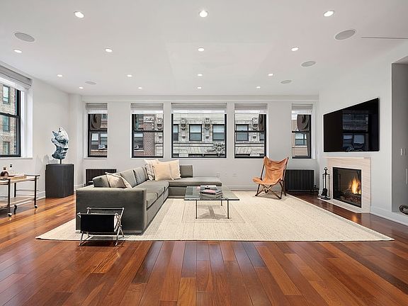 3rd image of 15 W 17th St #Penthouse