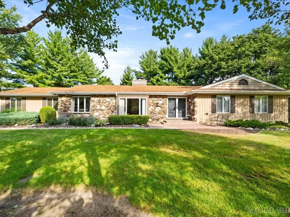 36W068 Indian Mound Rd, St Charles, IL 60174