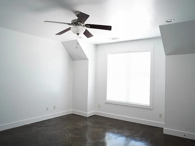 Beverly Townhomes — Photo 11