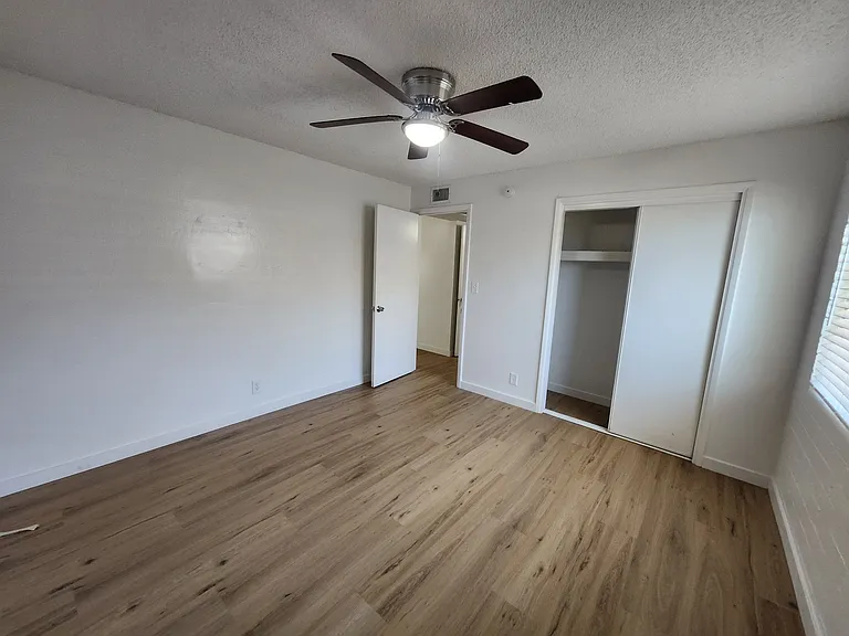 5229 N 59th Dr #4 — Photo 12