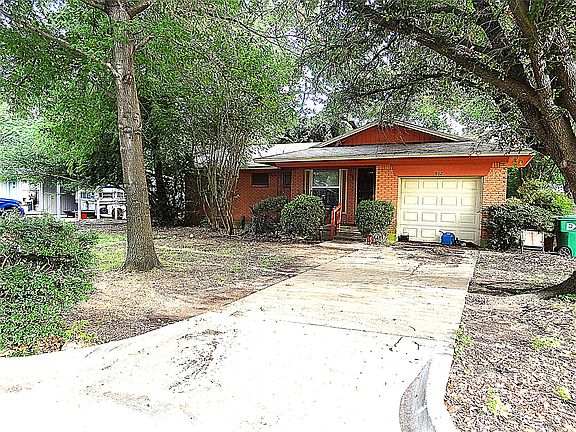 3rd image of 912 Sierra Dr