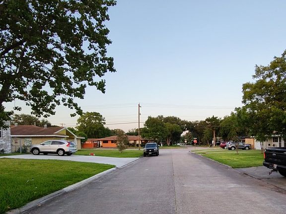 4th image of 2110 18th Ave N