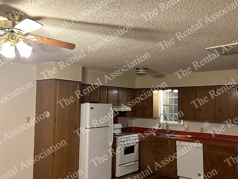 1705 Broadway Ave — Photo 7